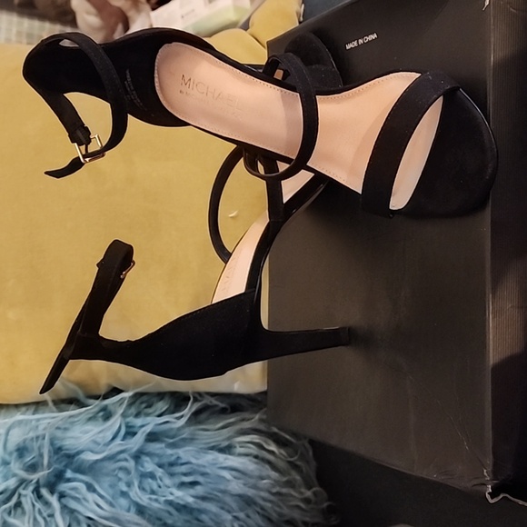 Black size 10 heels.  Ankle strap, gorgeous.  NEW.  MICHAEL by Michael Shannon. - Picture 4 of 7